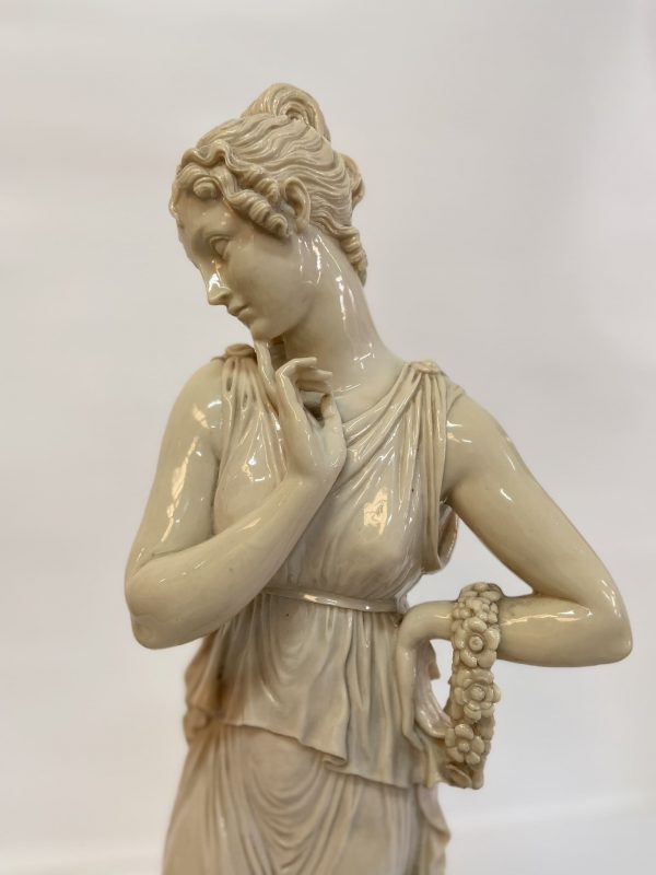 Figura mujer griega