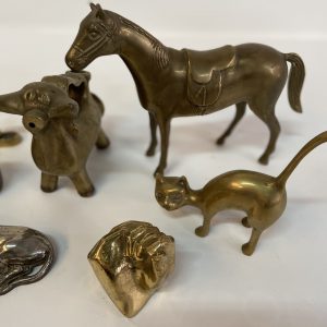 Conjunto de figuras de latón